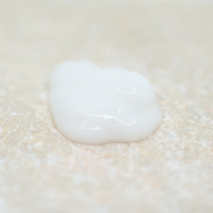 Keune Revive Balm is wit van kleur. Verkrijgbaar bij Care For Hair.