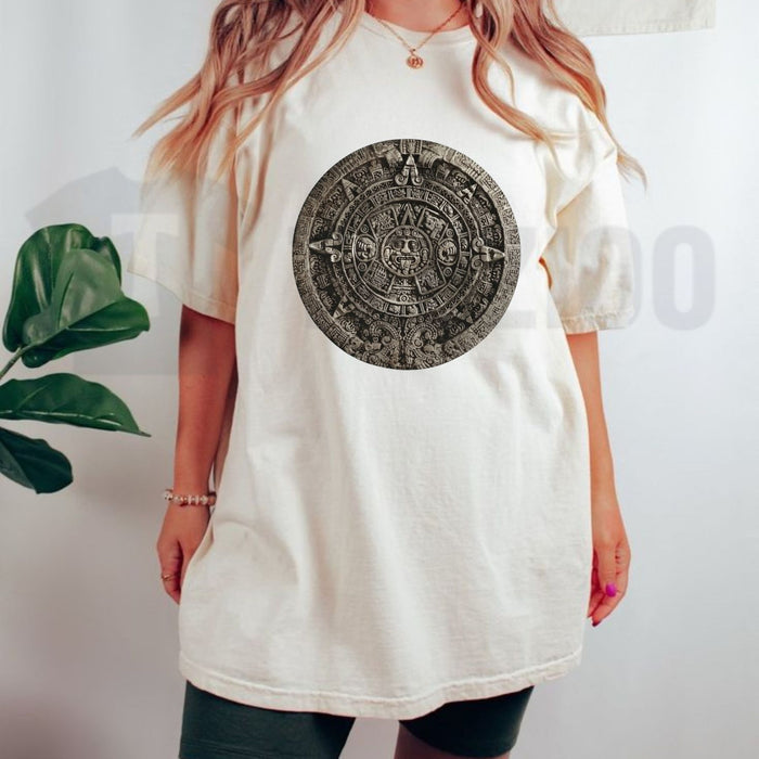 Ancient Mesoamerican Aztec Sun Stone T-Shirt – Retro Mayan Calendar Graphic Tee, Historical Cultural Heritage Art Shirt