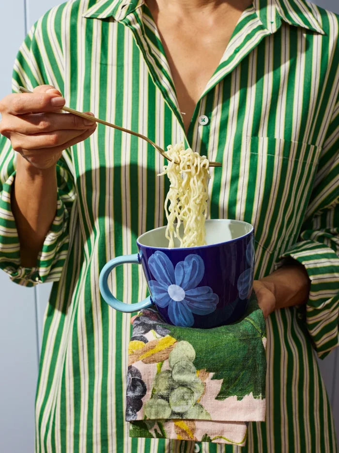 CHINO MUG BOSS in Daisy Navy by Jones & Co